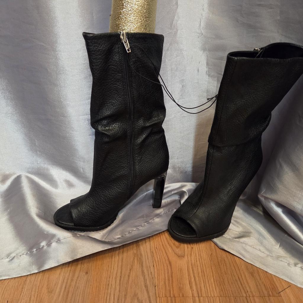 New Dkny Textured Black Peep Toe Heeled Boots Size.7